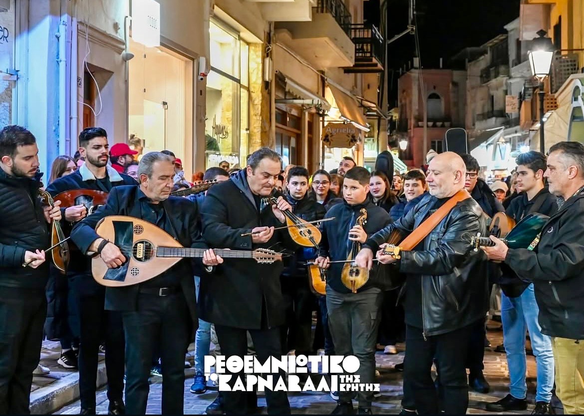 Traditional serenades in the Old Town of Rethymno